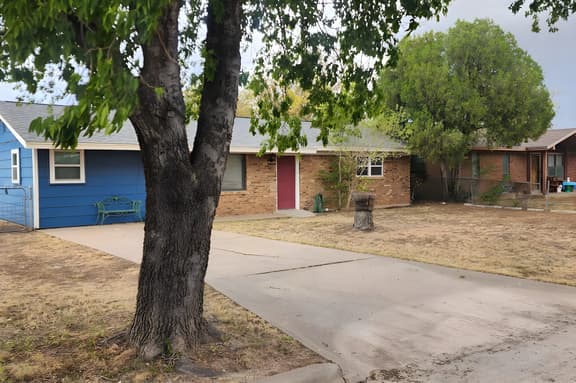 Stylish 2 BR near Goodfellow AFB.