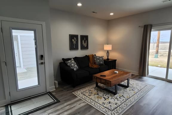 (5500) NEW single level 3 bed 2 bath
